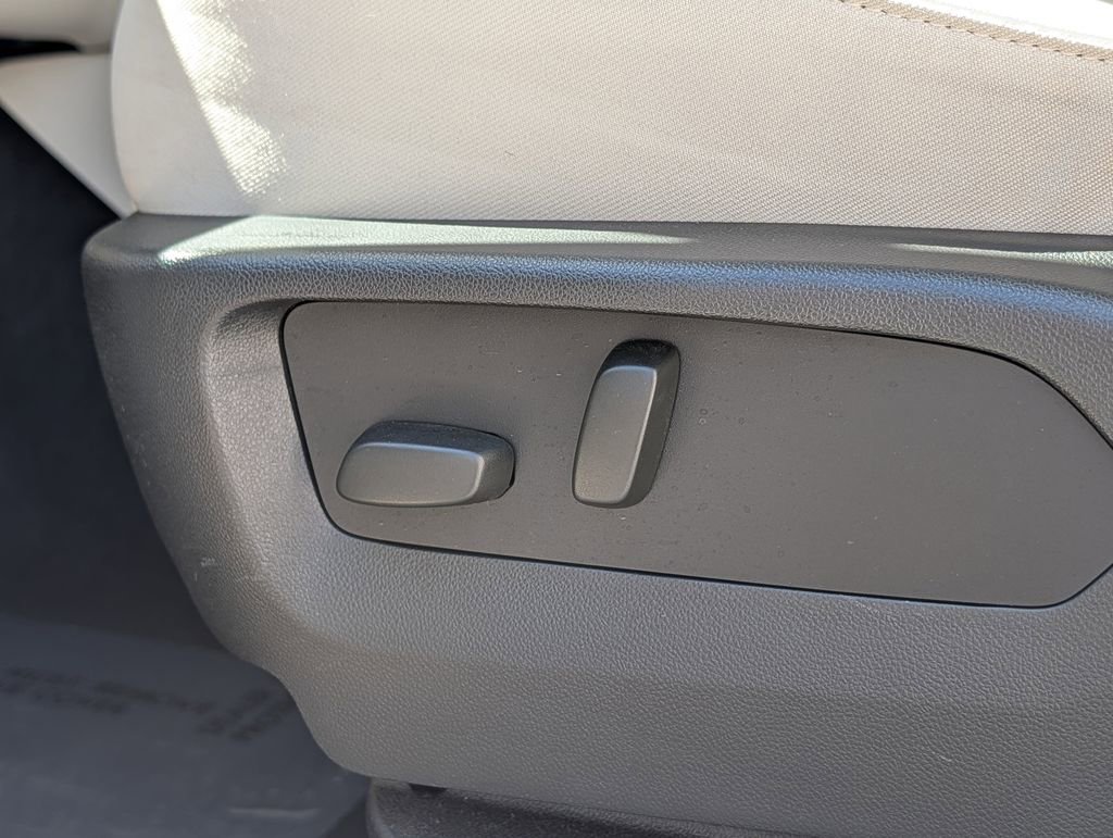 Used 2023 Buick Envision Avenir AWD/4WD image 39