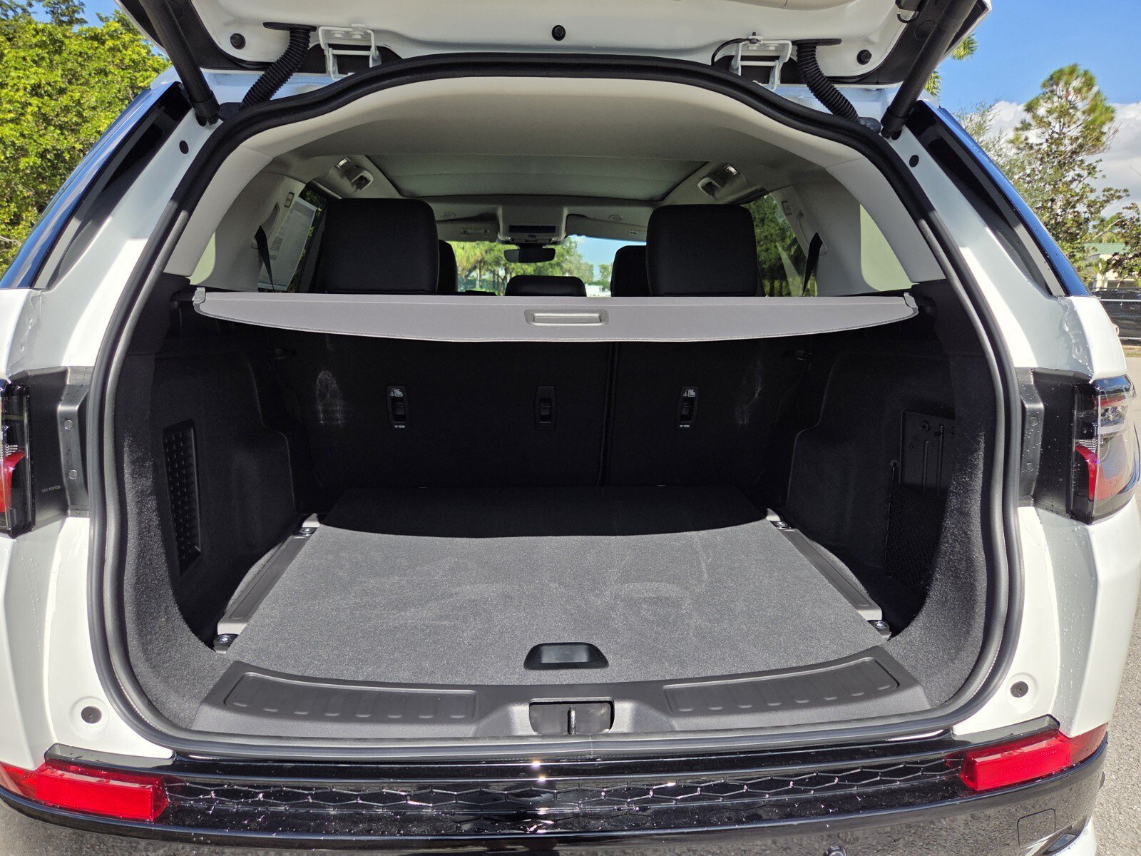 New 2025 Land Rover Discovery Sport S AWD/4WD image 18