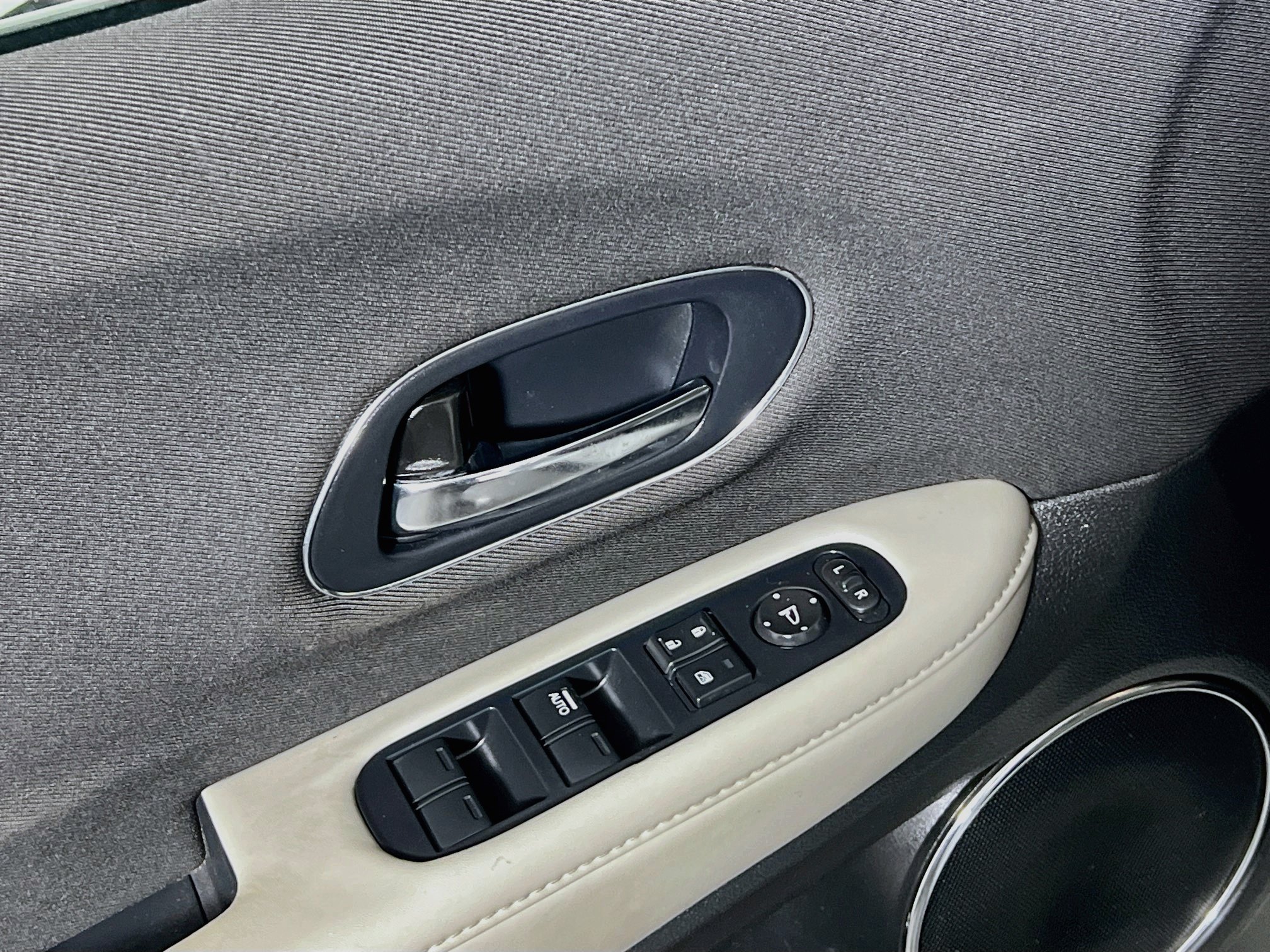 Used 2022 Honda HR-V EX image 16