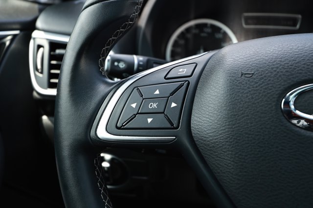 Used 2019 INFINITI QX30 w/ Cargo Package FWD image 13
