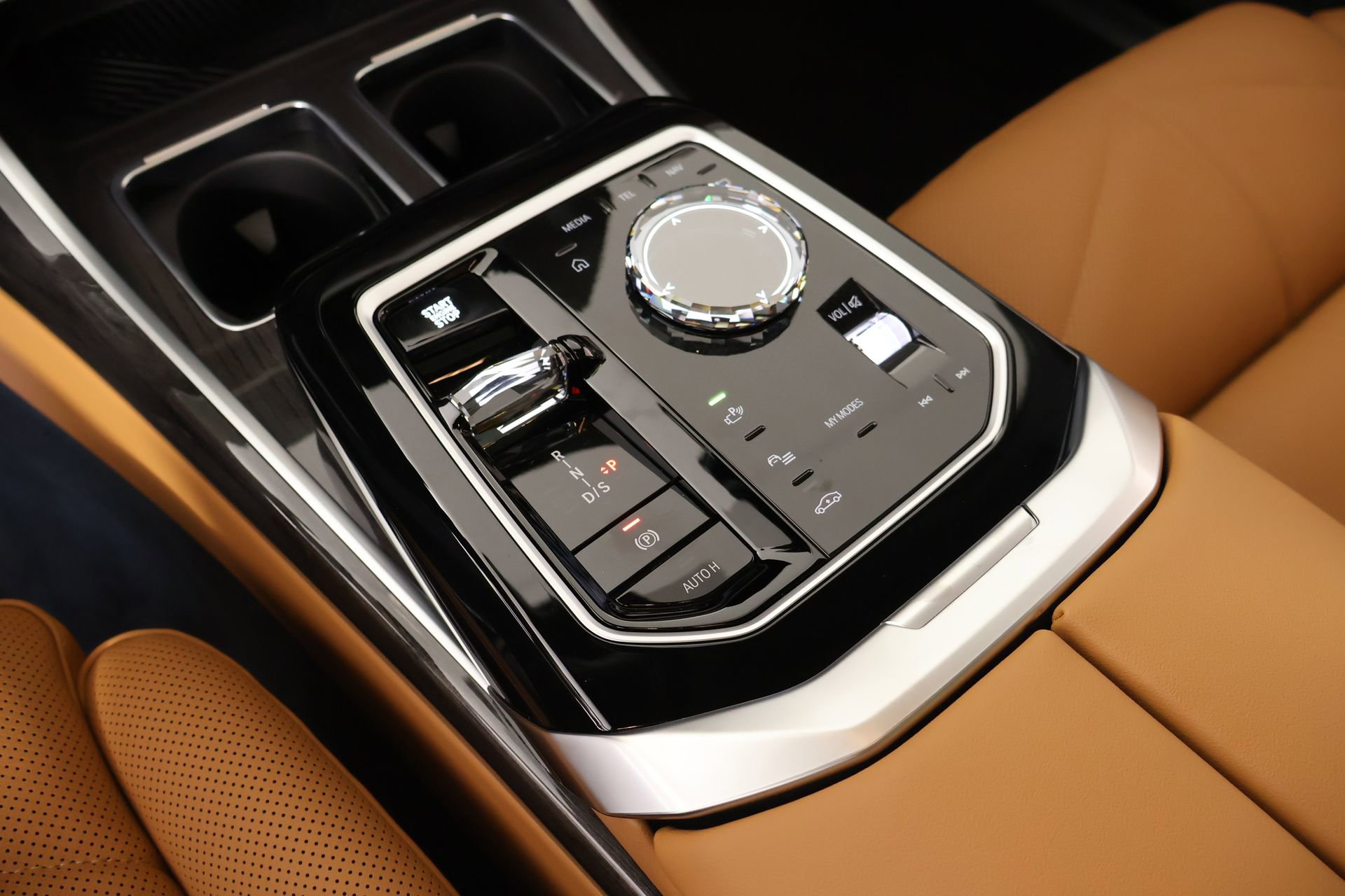 New 2026 BMW 740i xDrive w/ Premium Package AWD/4WD image 8