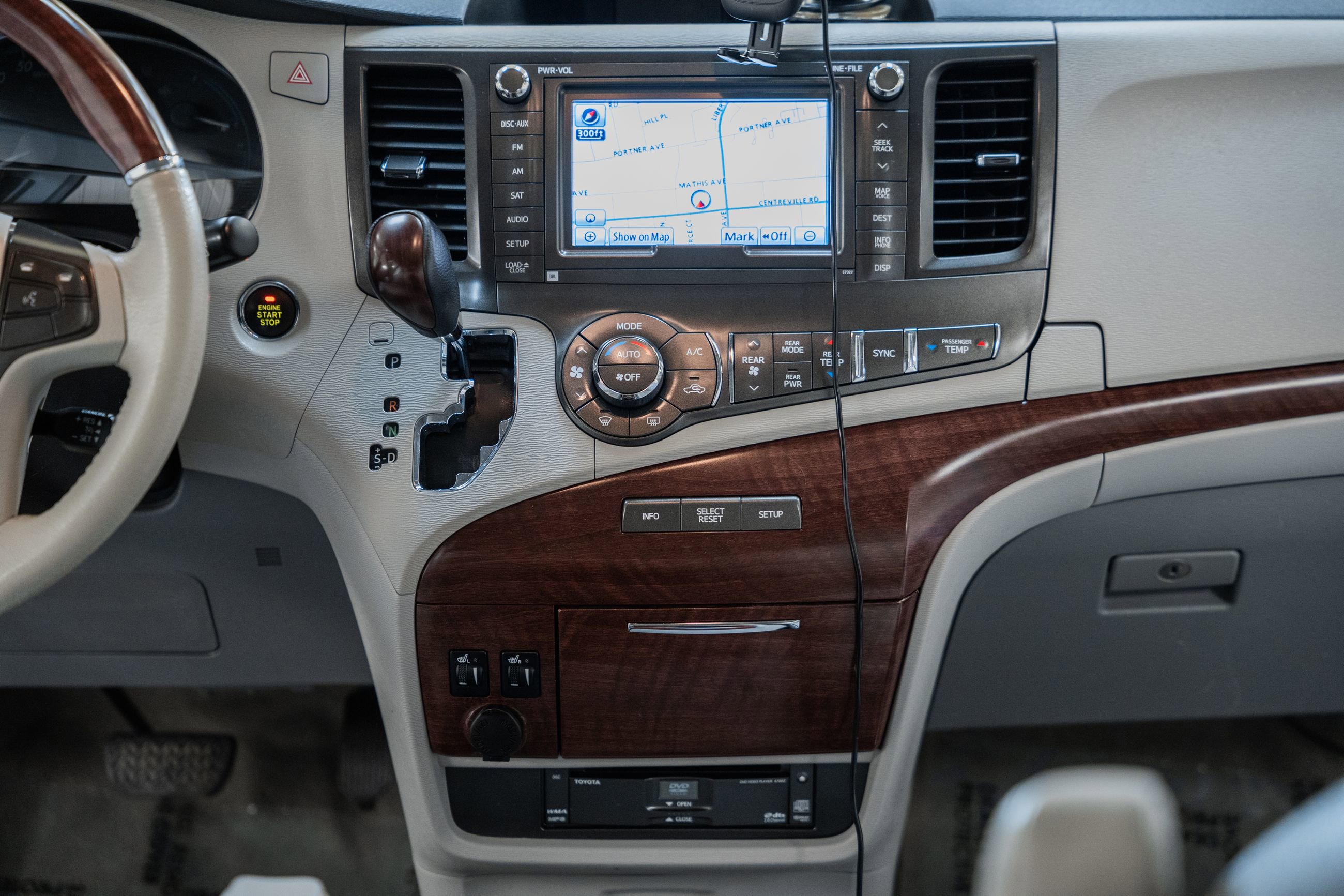 Used 2014 Toyota Sienna Limited image 28