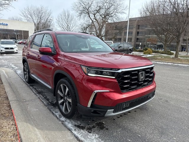 Certified 2025 Honda Pilot Touring image 3