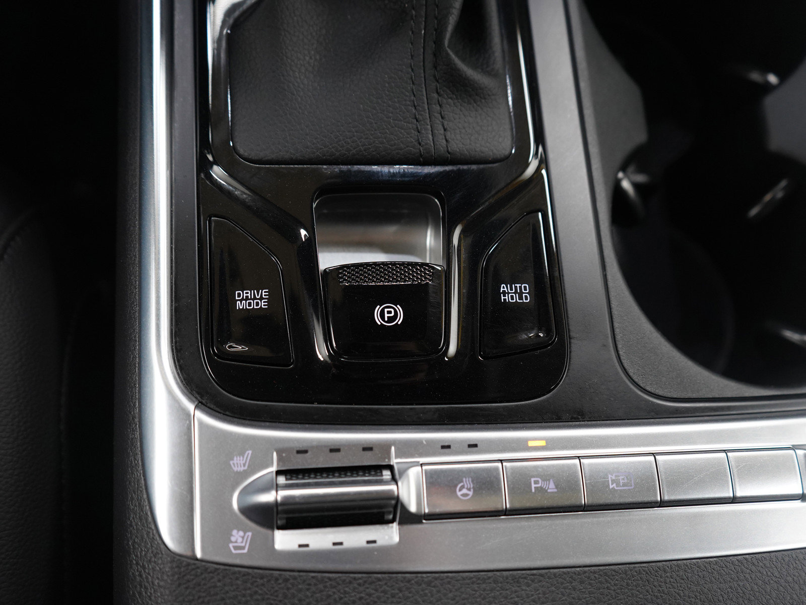 Used 2025 Kia Carnival SX Prestige image 28