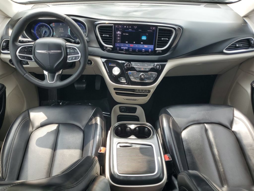 Used 2023 Chrysler Pacifica Touring-L FWD image 11