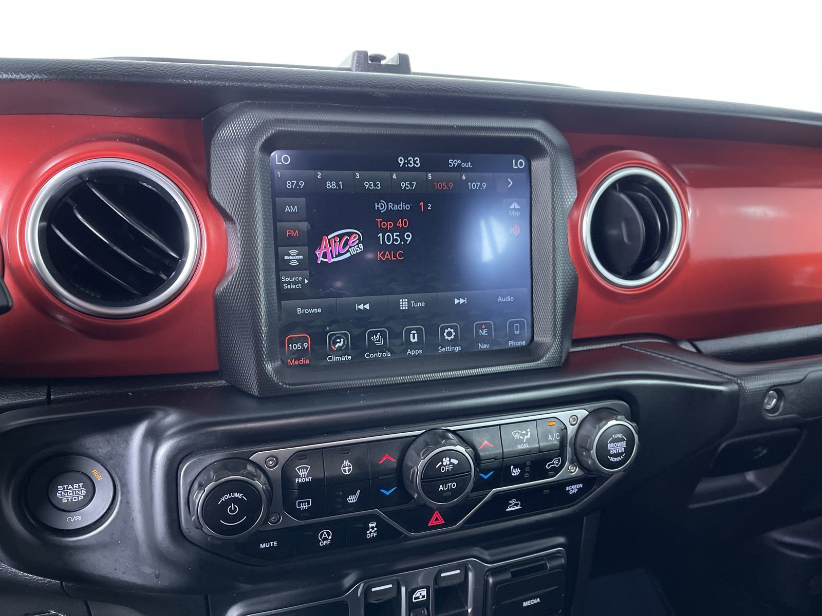 Used 2022 Jeep Gladiator Rubicon w/ Cold Weather Group AWD/4WD image 18