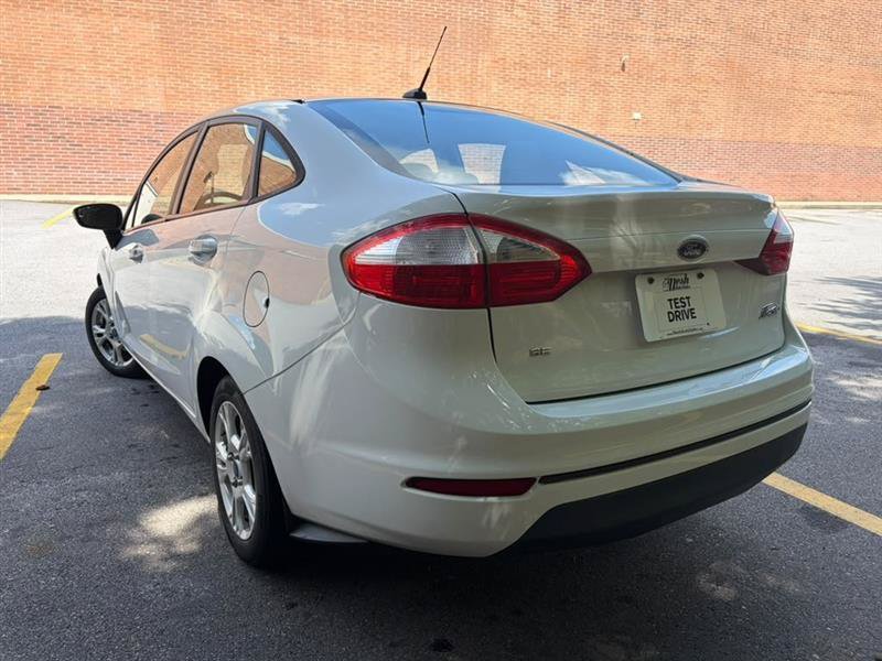 Used 2014 Ford Fiesta SE FWD image 4