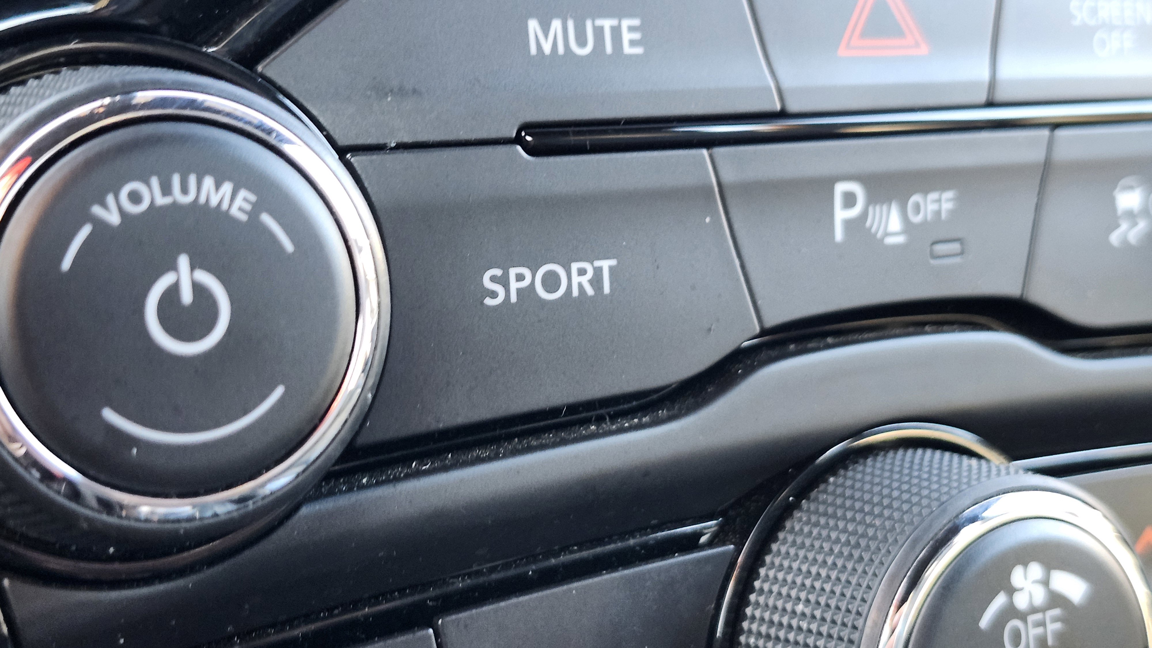 Used 2023 Chrysler 300 S image 32