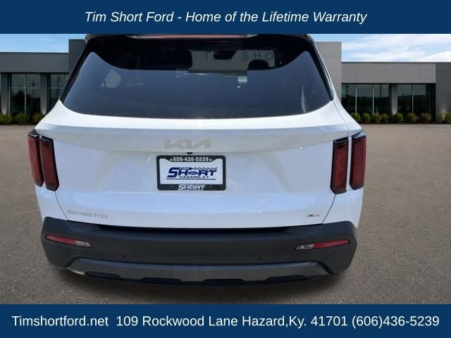 Used 2023 Kia Sorento S w/ Panoramic Sunroof Package AWD/4WD image 5