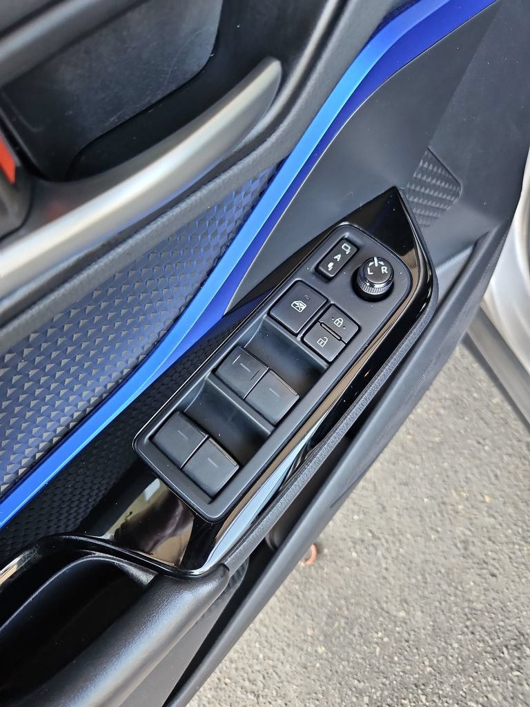 Used 2020 Toyota C-HR XLE FWD image 24
