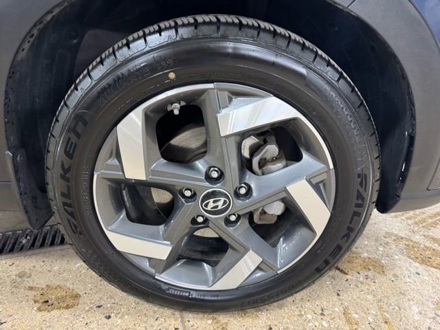 Used 2020 Hyundai Venue image 32