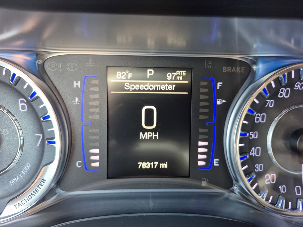 Used 2016 Chrysler 200 Limited Platinum w/ Comfort & Convenience Group image 21