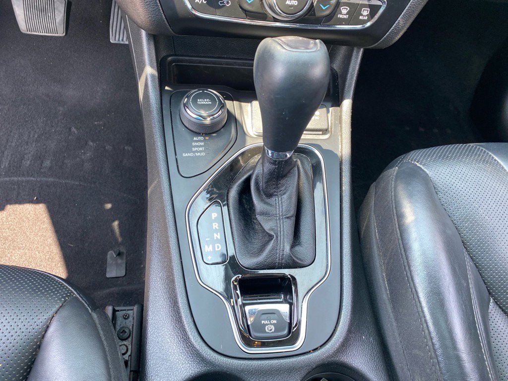 Used 2021 Jeep Cherokee Limited image 12