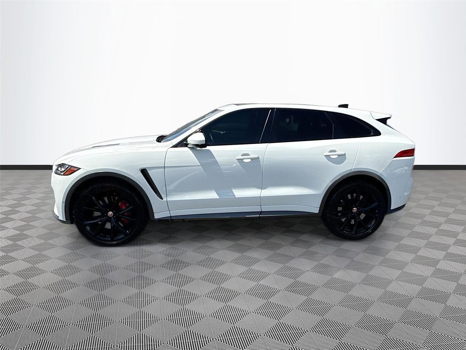 Used 2020 Jaguar F-PACE SVR image 4