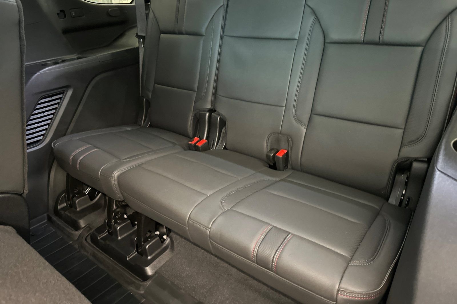 Used 2026 Chevrolet Tahoe RST w/ Comfort Package AWD/4WD image 17