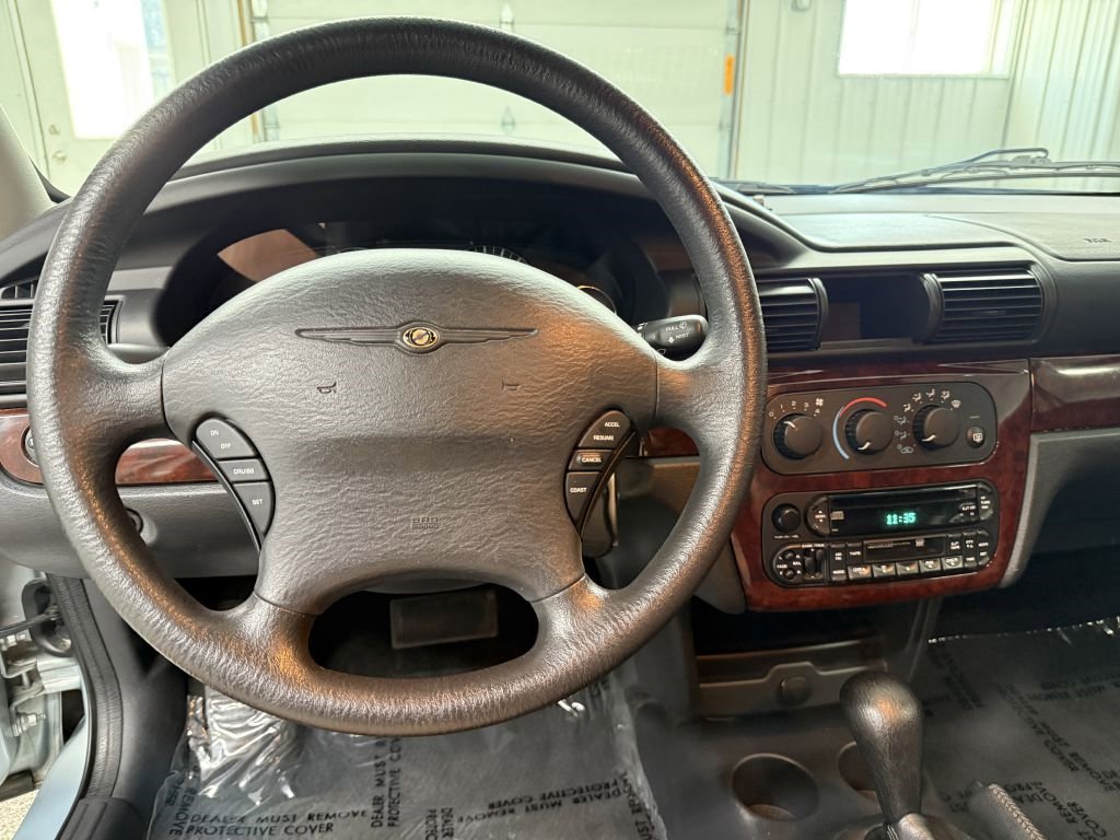 Used 2002 Chrysler Sebring LX image 15