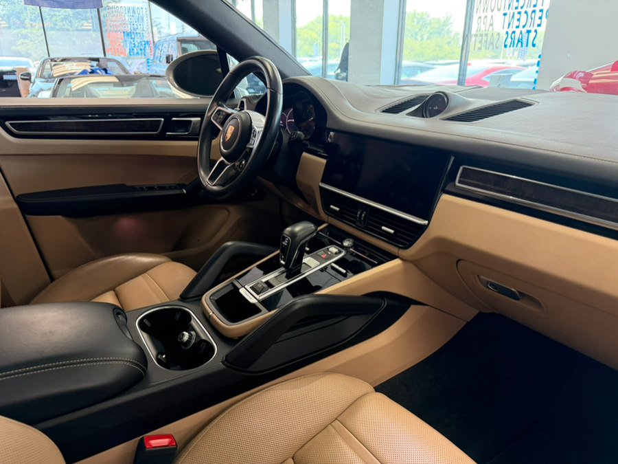 Used 2023 Porsche Cayenne Platinum Edition AWD/4WD image 45