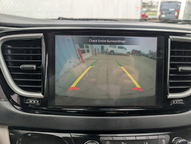 Used 2024 Chrysler Pacifica Touring-L image 17