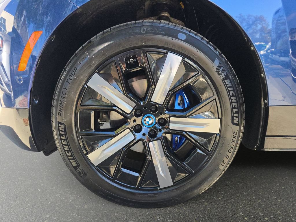 Used 2025 BMW iX xDrive50 AWD/4WD image 36
