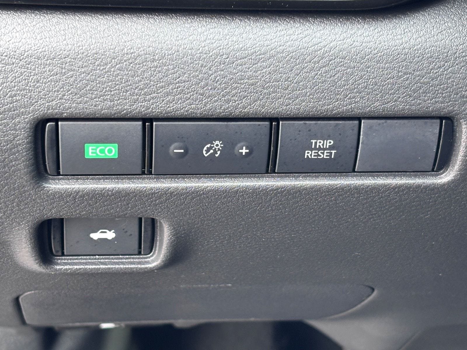 Used 2025 Nissan Sentra SV w/ All-Weather Package FWD image 22