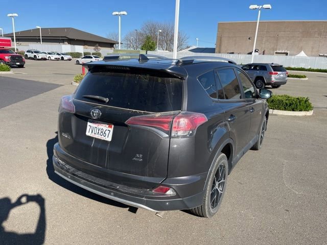 Used 2016 Toyota RAV4 SE image 5