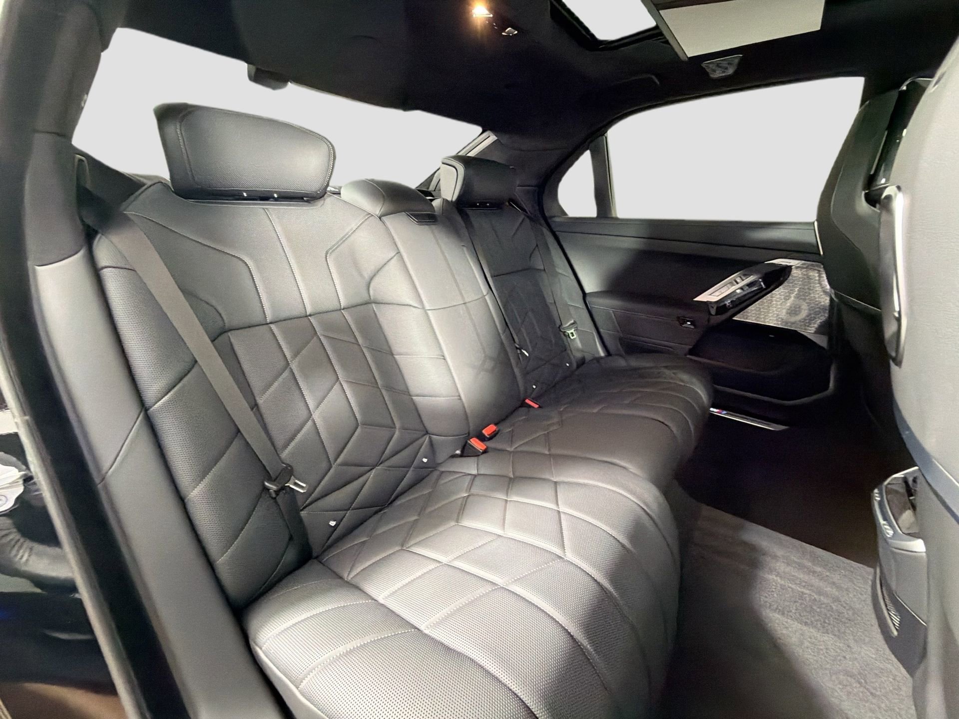 New 2026 BMW i7 xDrive60 image 27