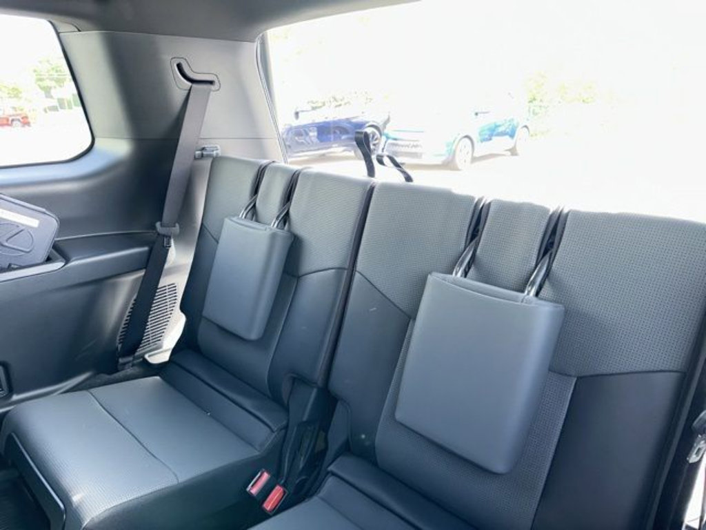 Used 2025 Lexus GX 550 AWD/4WD image 14