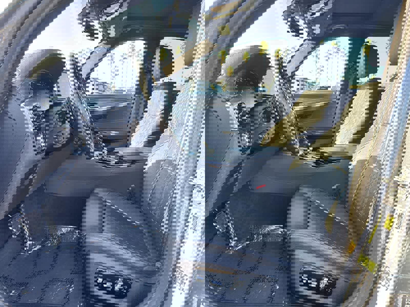 Used 2022 BMW M550i xDrive w/ Dynamic Handling Package image 23