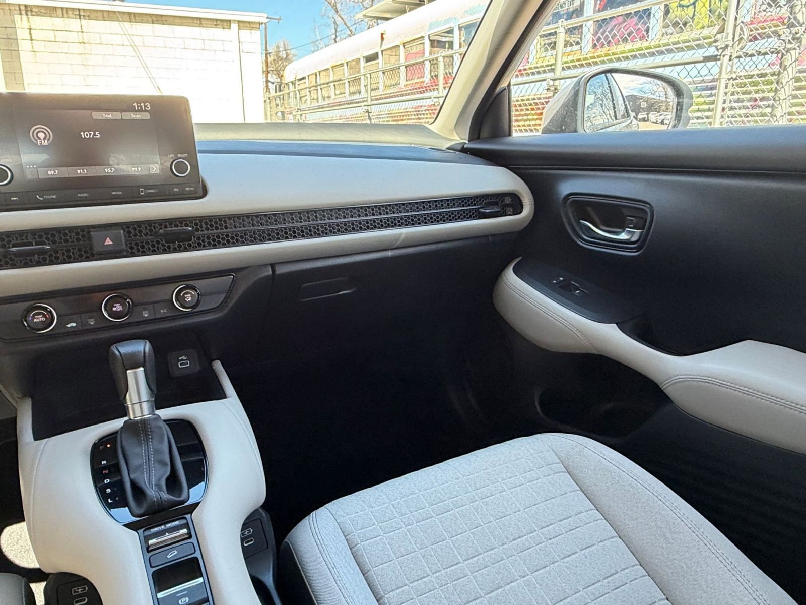 Used 2025 Honda HR-V LX image 33