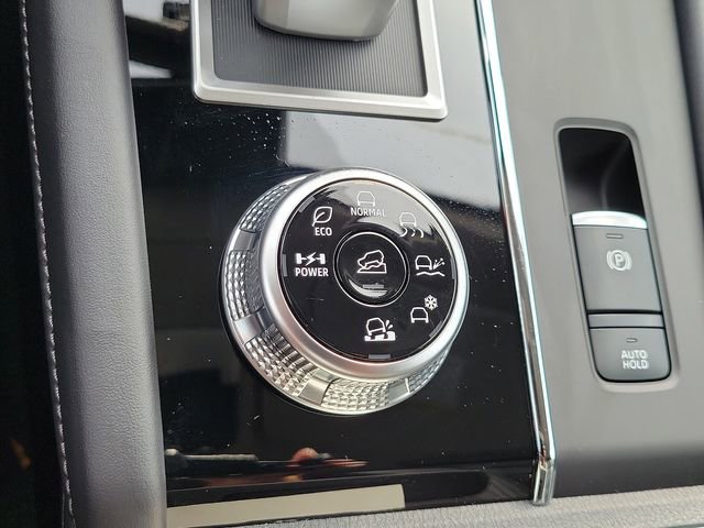 New 2025 Mitsubishi Outlander SE image 14