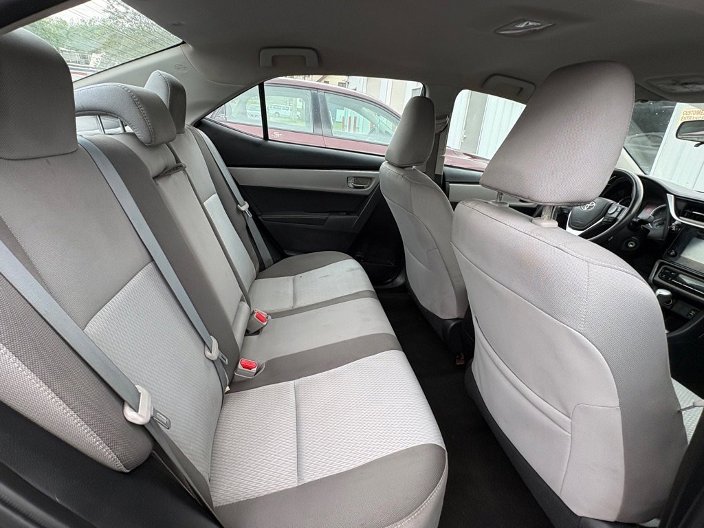 Used 2017 Toyota Corolla LE w/ Carpet Mat Package (TMS) FWD image 14