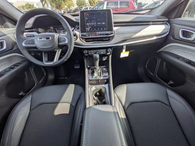 New 2026 Jeep Compass Latitude image 13