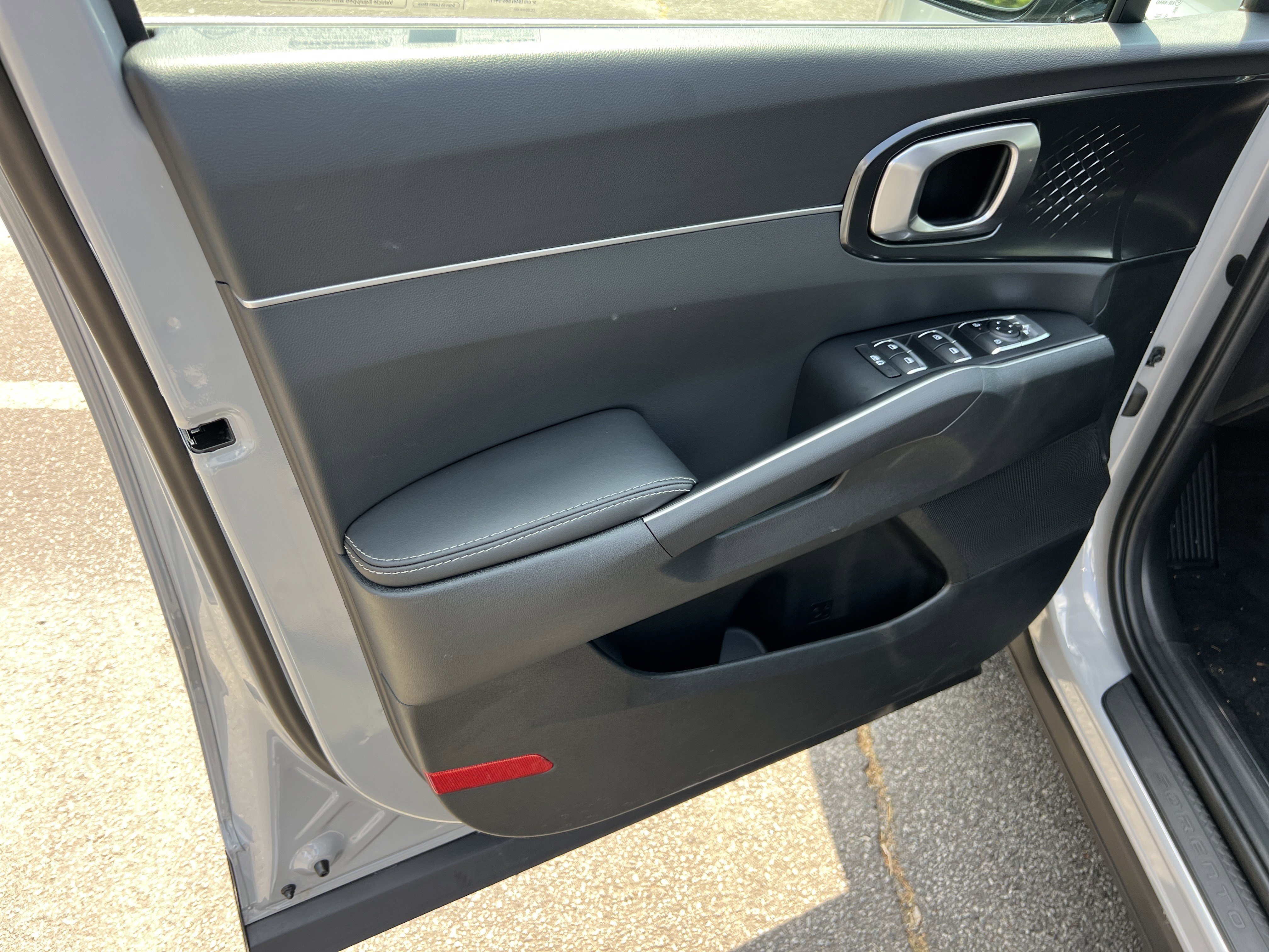 Used 2025 Kia Sorento EX w/ Panoramic Sunroof Package FWD image 5