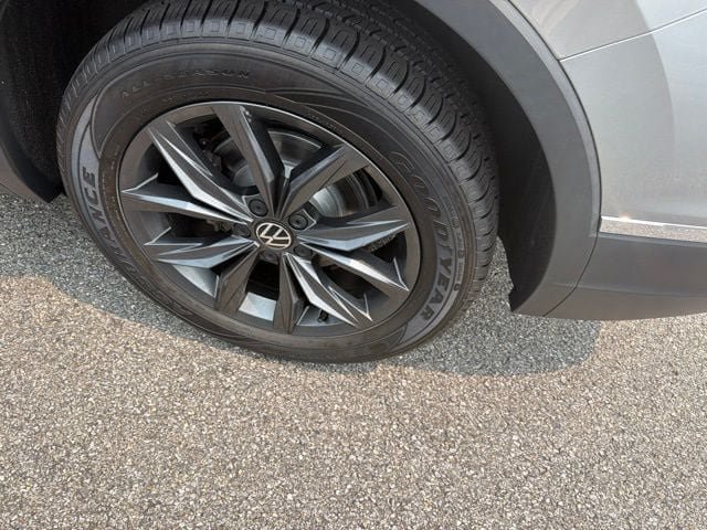 Certified 2023 Volkswagen Tiguan SE AWD/4WD image 34