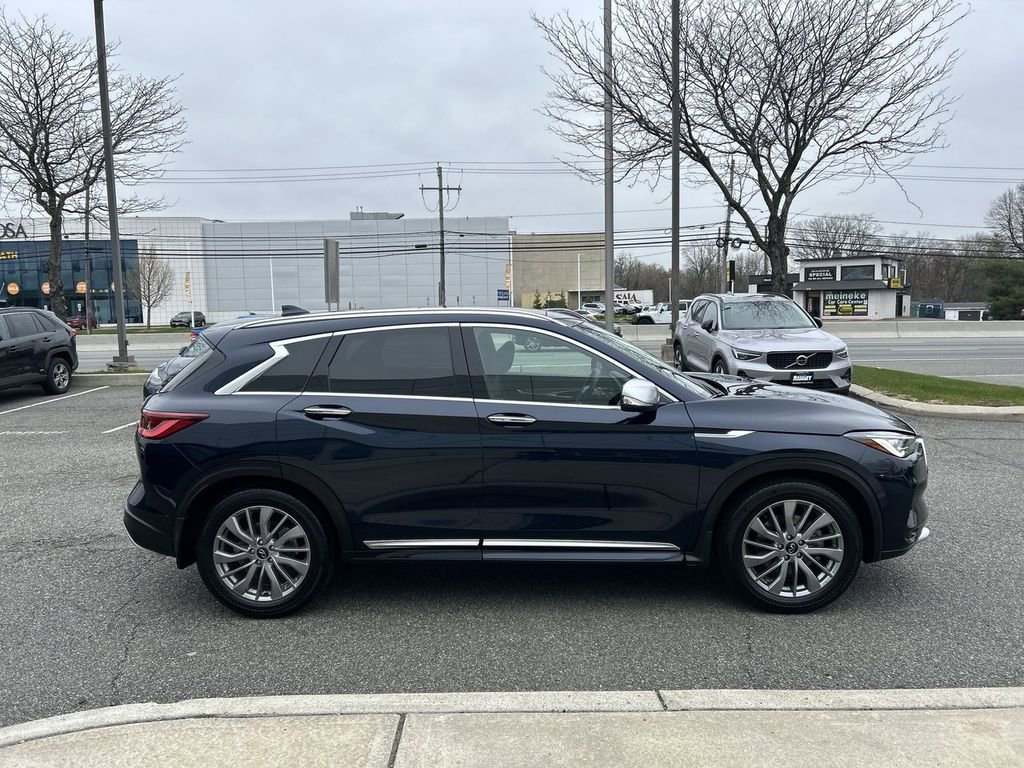 Certified 2025 INFINITI QX50 Luxe w/ Accent Package image 9