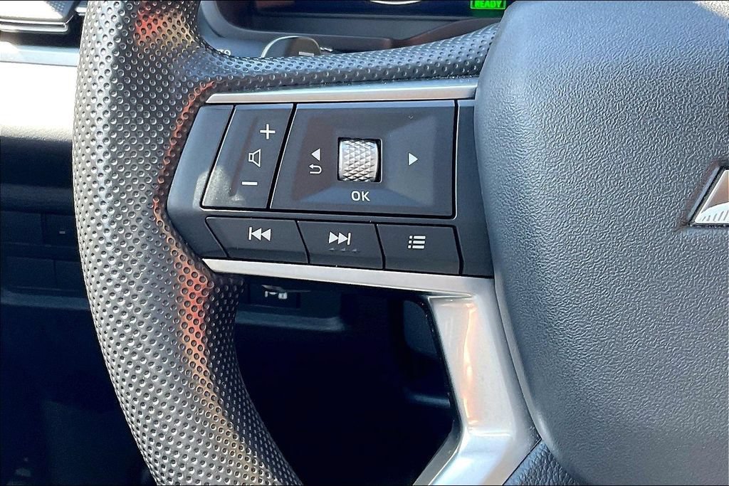Used 2025 Mitsubishi Outlander ES AWD/4WD image 17
