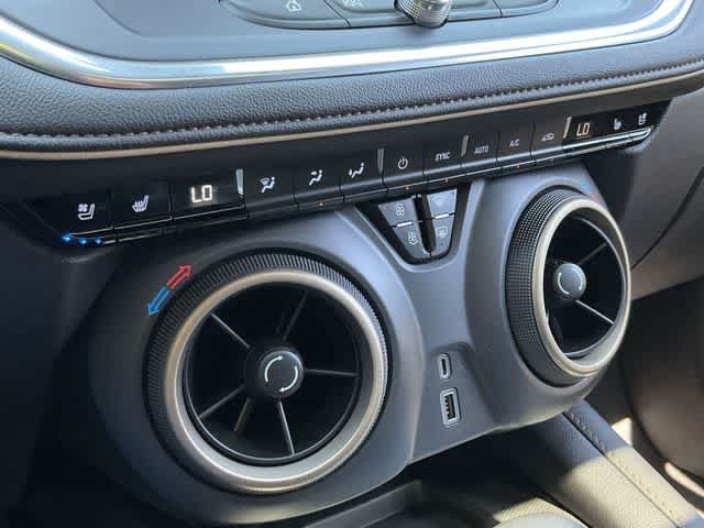 Used 2023 Chevrolet Blazer Premier w/ Enhanced Convenience Package FWD image 26