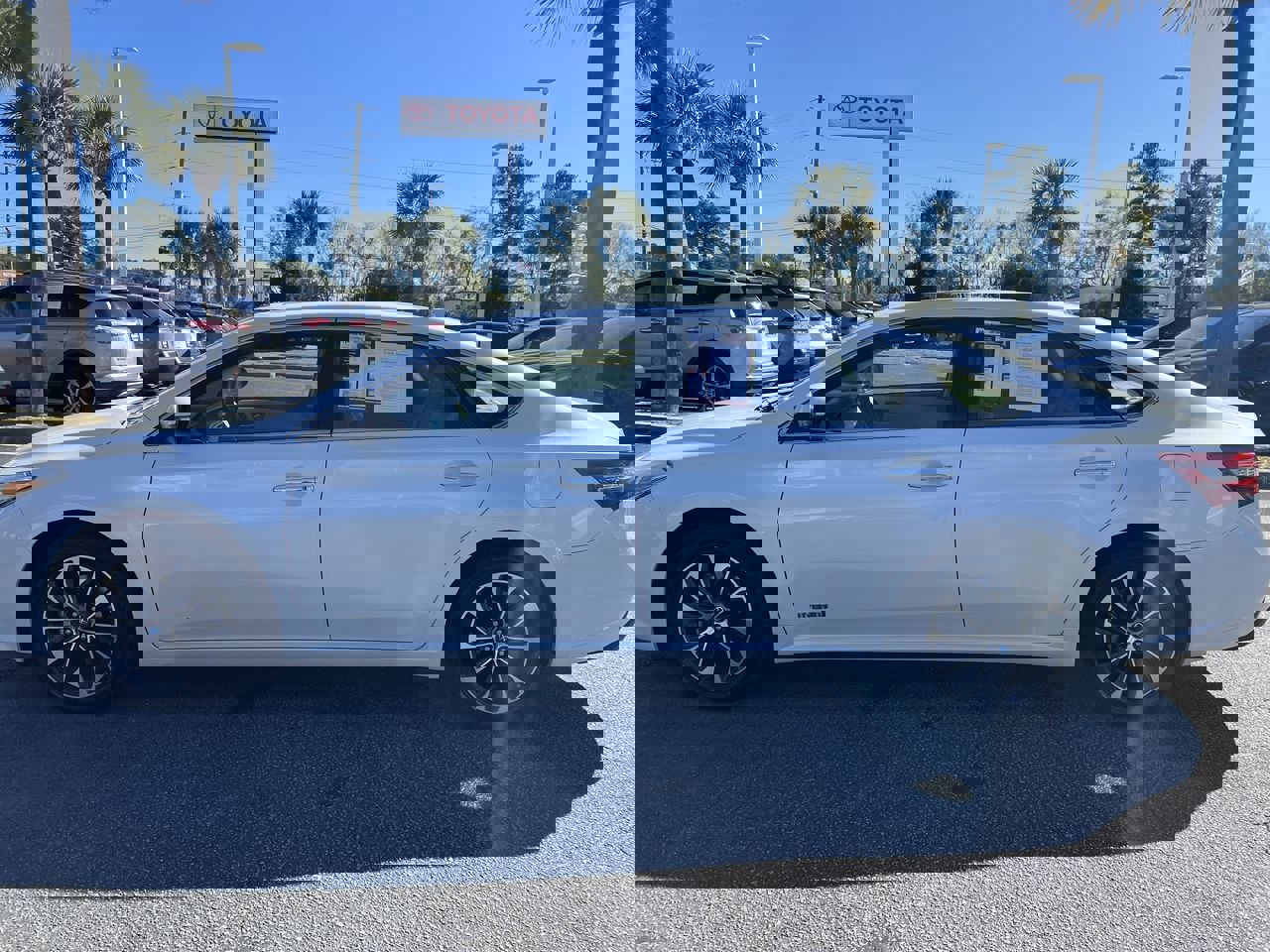 Used 2018 Toyota Avalon XLE Plus image 7