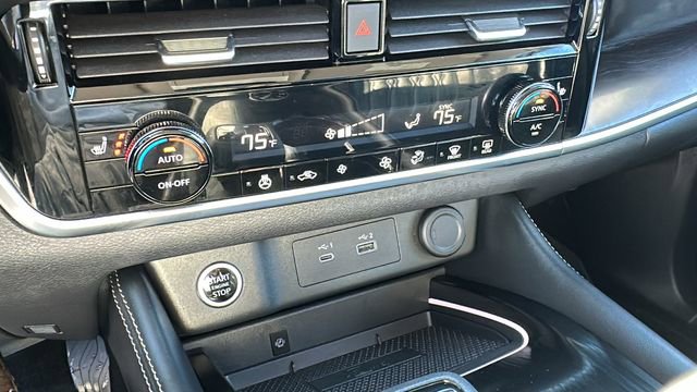 Used 2023 Nissan Rogue Platinum image 18