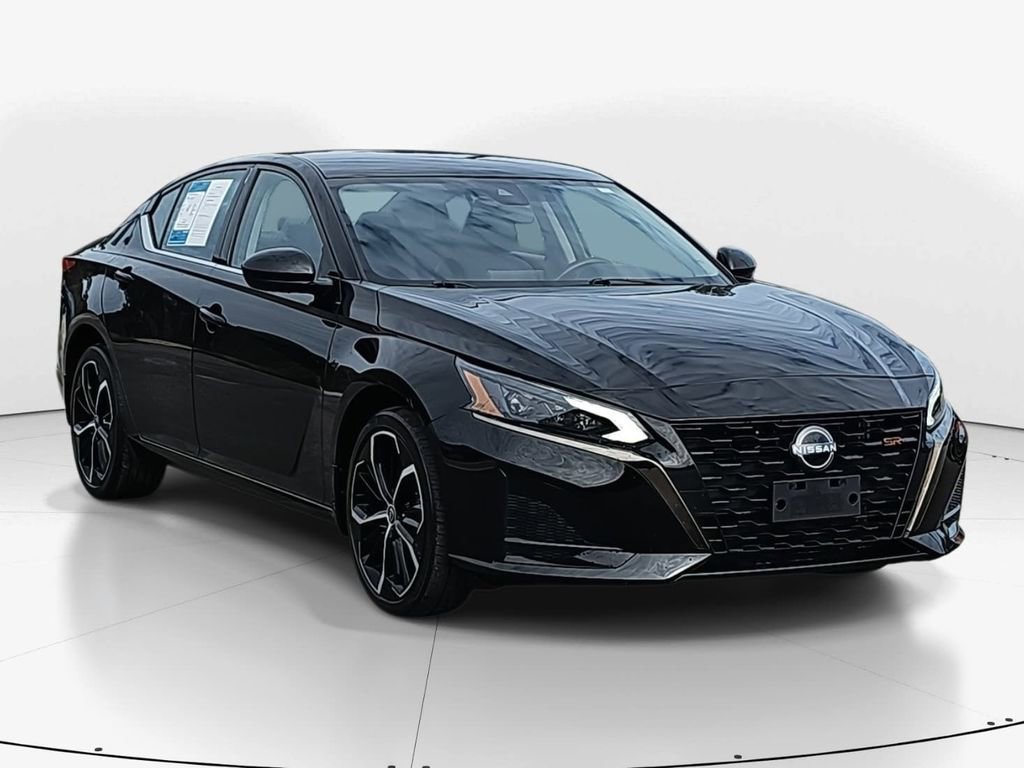 Used 2023 Nissan Altima 2.5 SR image 2