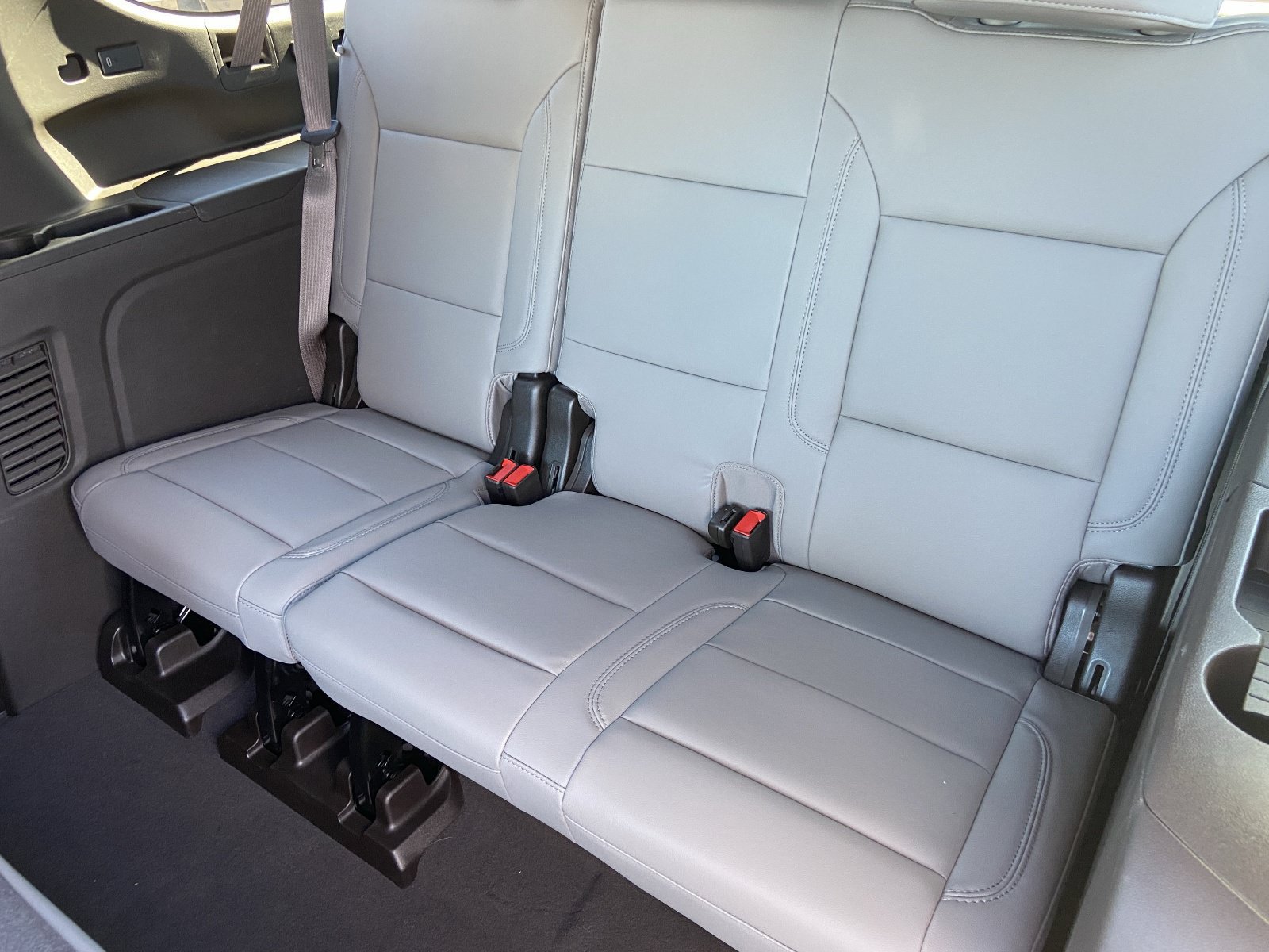 Certified 2023 Chevrolet Suburban LT w/ Luxury Package AWD/4WD image 18
