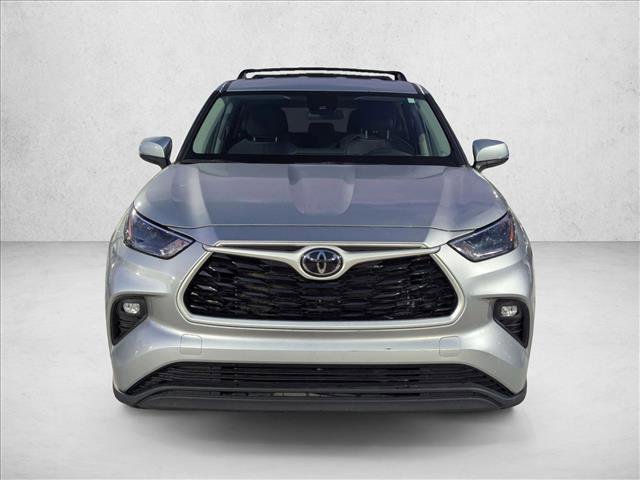 Used 2023 Toyota Highlander LE FWD image 2