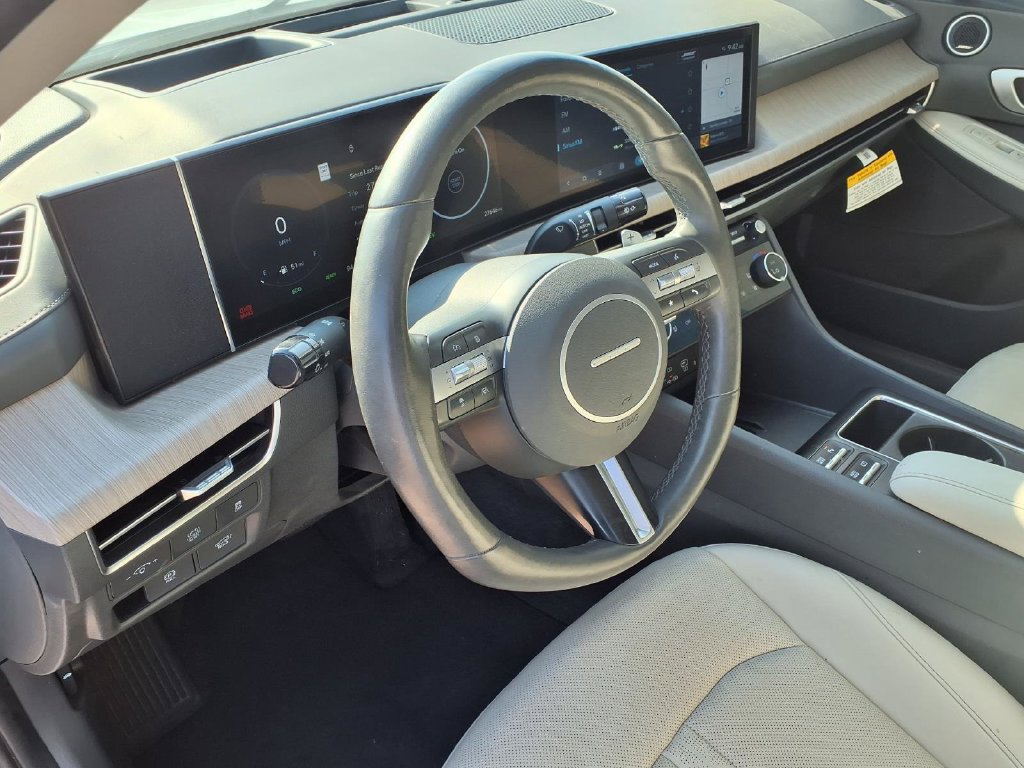 Used 2025 Hyundai Sonata Limited FWD image 14
