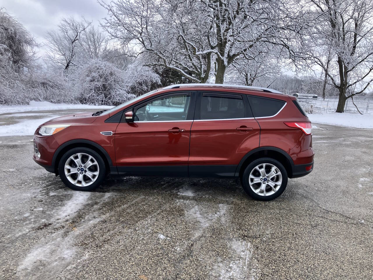 Used 2014 Ford Escape Titanium image 2