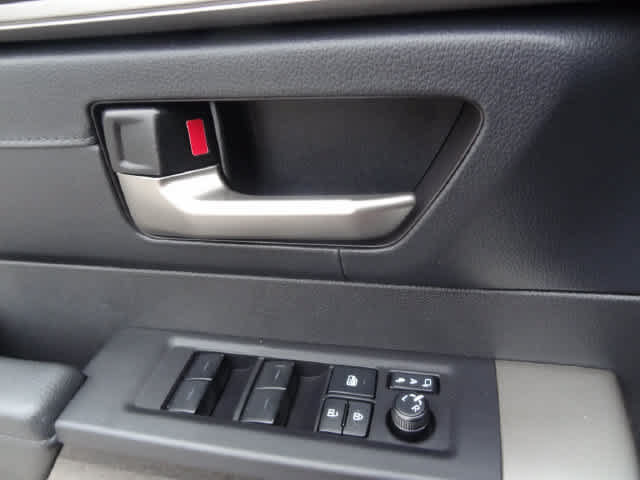 Used 2025 Toyota Tundra Limited AWD/4WD image 14