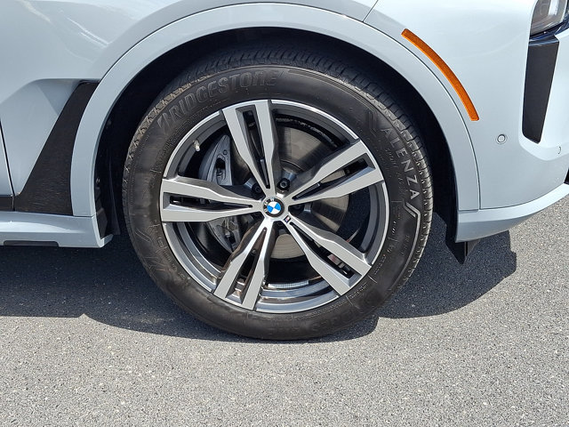 Used 2026 BMW X7 xDrive40i w/ M Sport Package AWD/4WD image 8