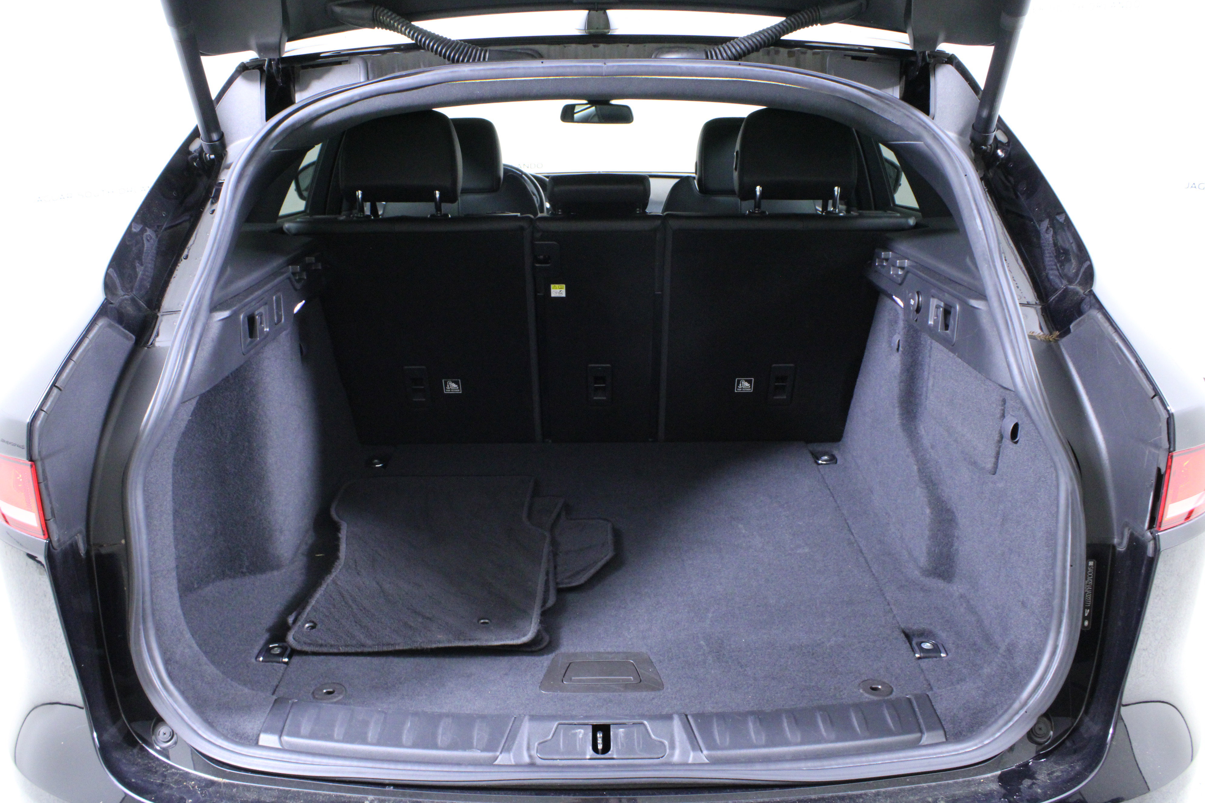 Used 2018 Jaguar F-PACE S image 11