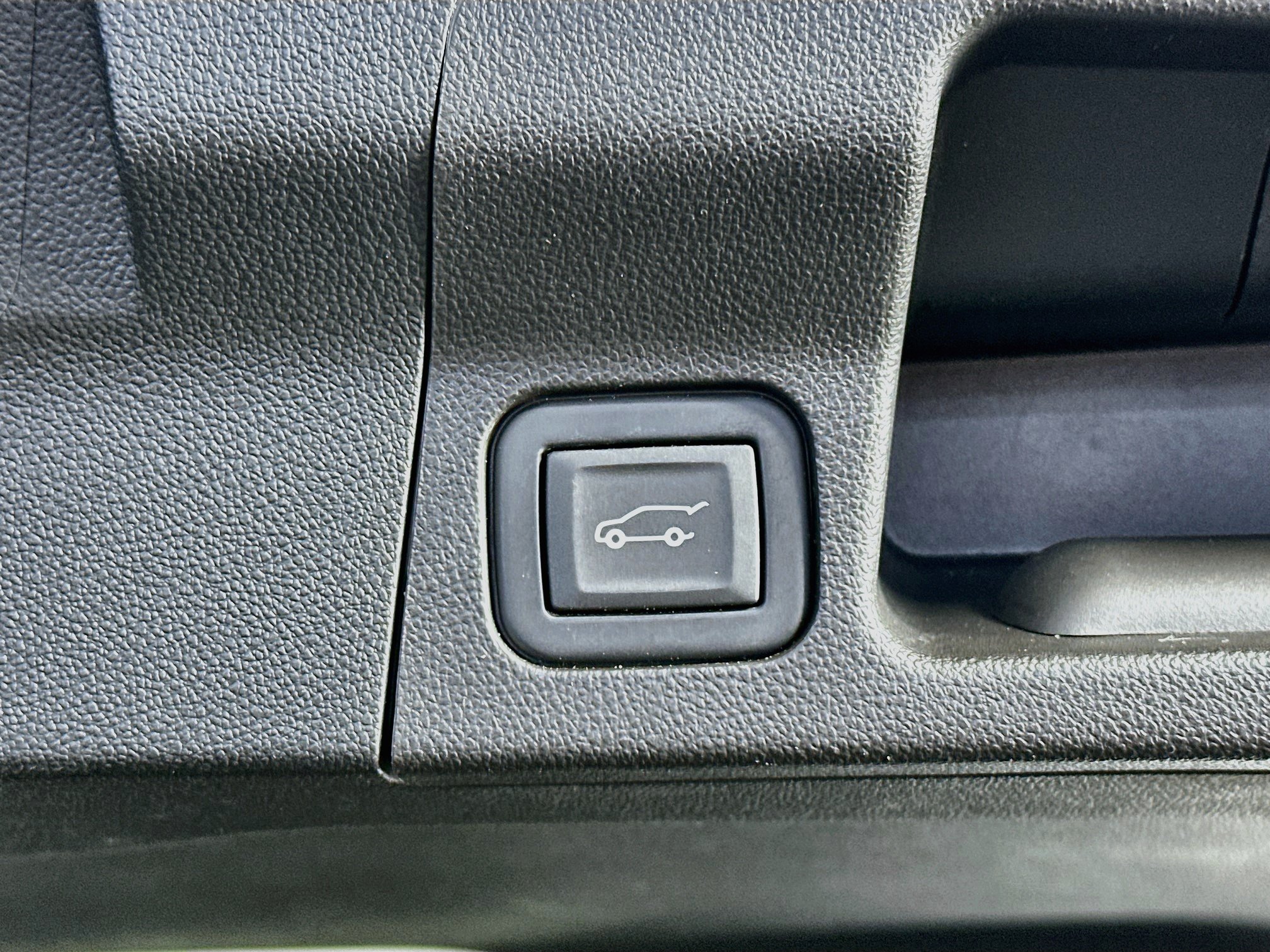 Used 2023 GMC Acadia SLE w/ Driver Convenience Package FWD image 32