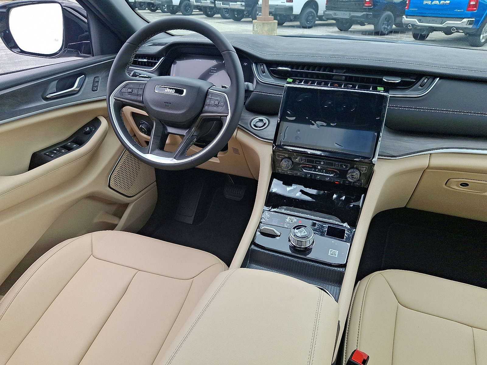 Used 2025 Jeep Grand Cherokee L Limited w/ Trailer Tow Package image 10