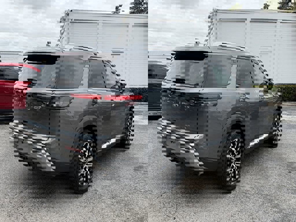 Used 2024 Nissan Pathfinder Platinum w/ Cargo Package image 5